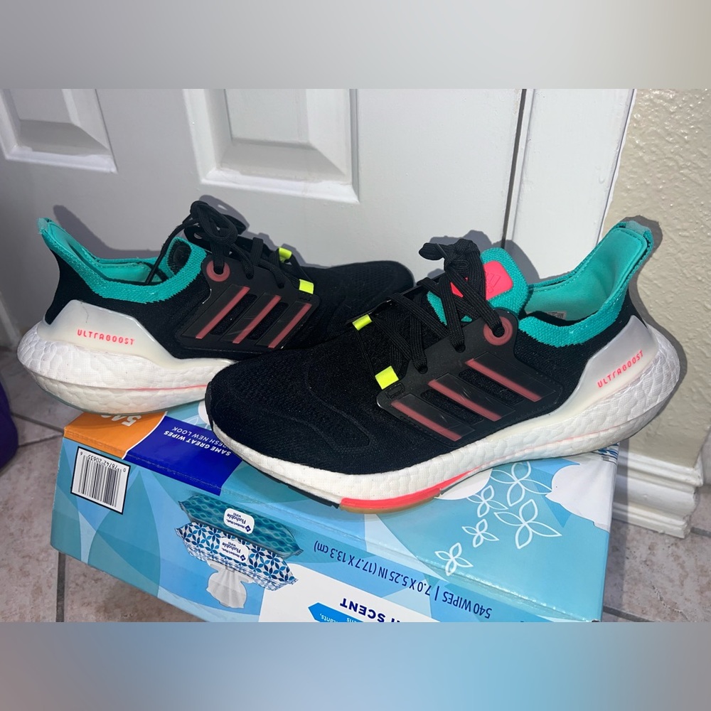 Adidas ultraboost 22 boys grade school size 5.5 fit a women’s size 7.
